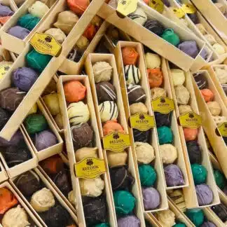 Assortiment gevulde truffelkogeltjes